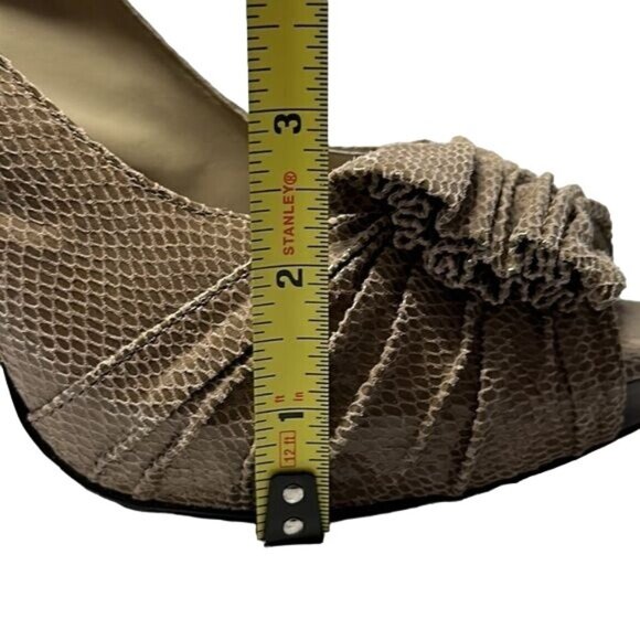Moda Spana Snakeskin Heels Texture Gathered Fabric Top Peep Toe Rubber Size 9.5 - Picture 11 of 13